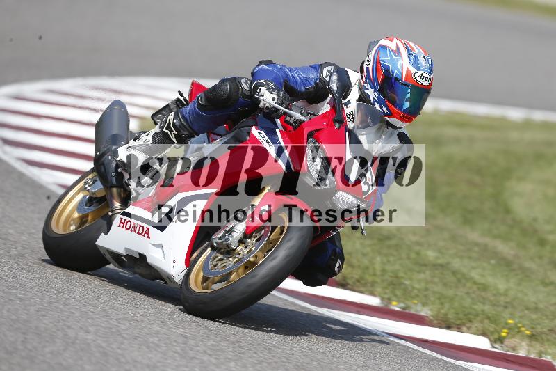 /Archiv-2025/49 26.08.2025 Cornu Master School ADR/rot-rouge/37